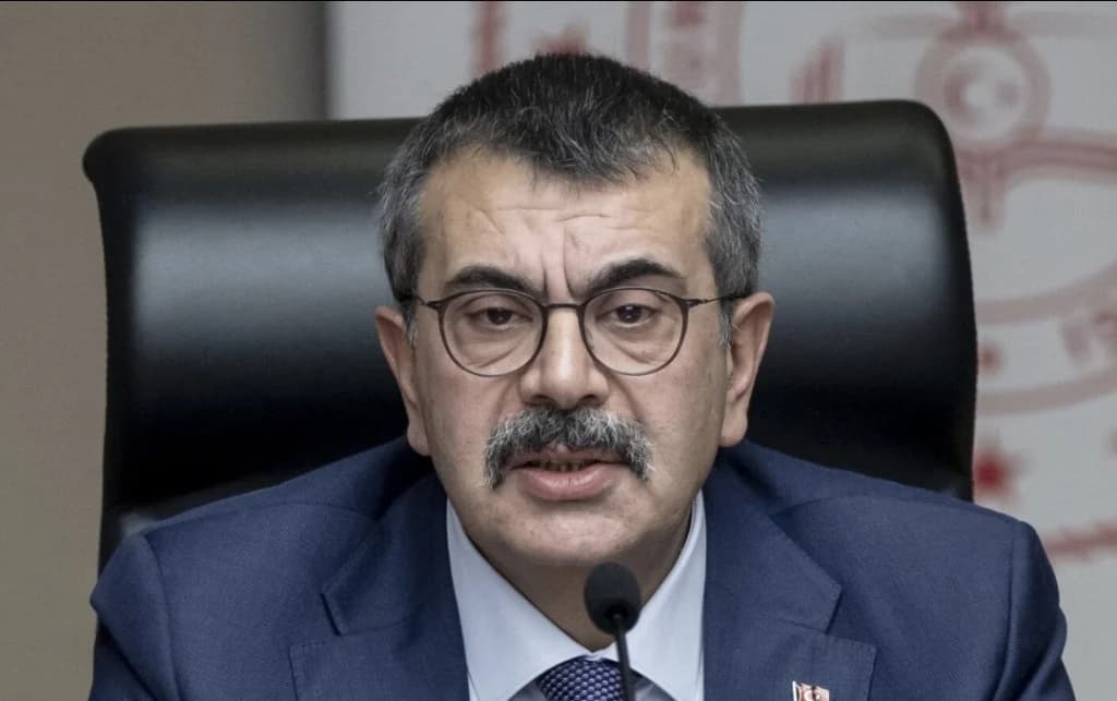 Bakan Tekin'den 'Laiklik' Bildirisine İmza Atanlara Dava