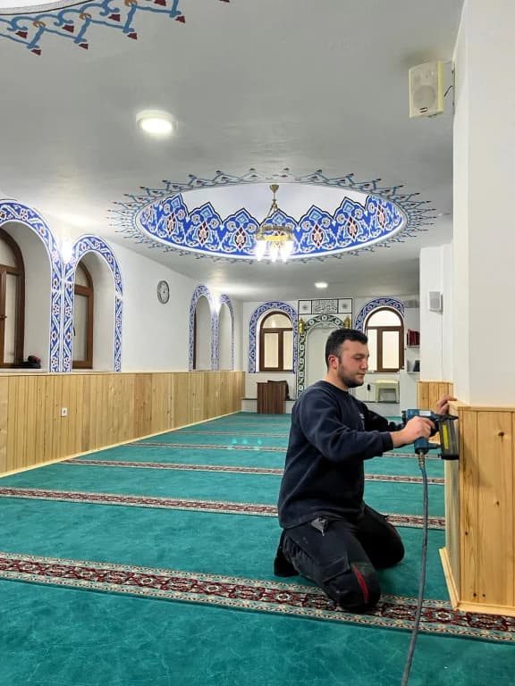 Yunus Emre Camii Ramazan’a yenilenerek hazırlanıyor