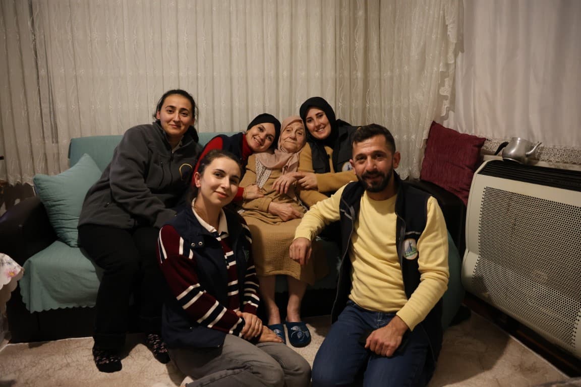 Kartepe'de Regaip Kandili Bereketi Evlerde Taşındı!