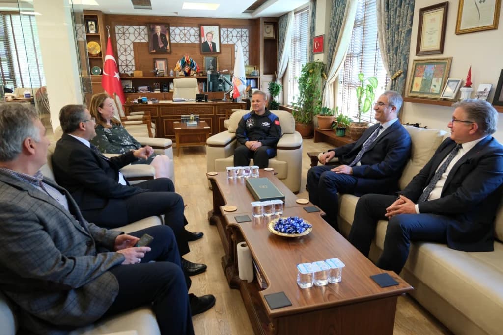 Alper Gezeravcı GTÜ'de Uzay Deneyimlerini Paylaştı