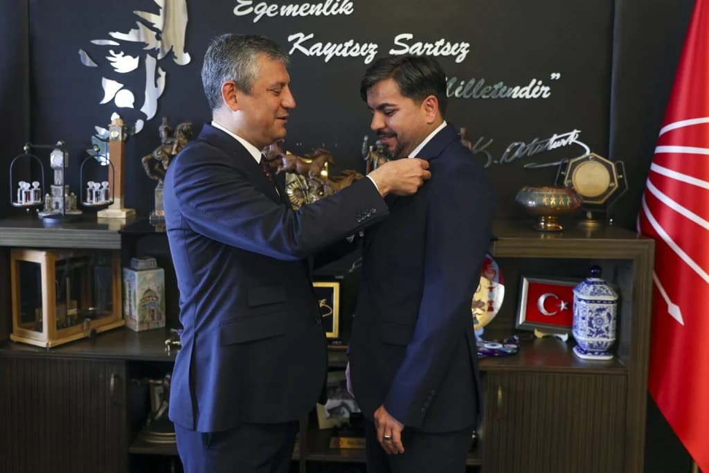 Arif Kocabıyık CHP'ye Geçti