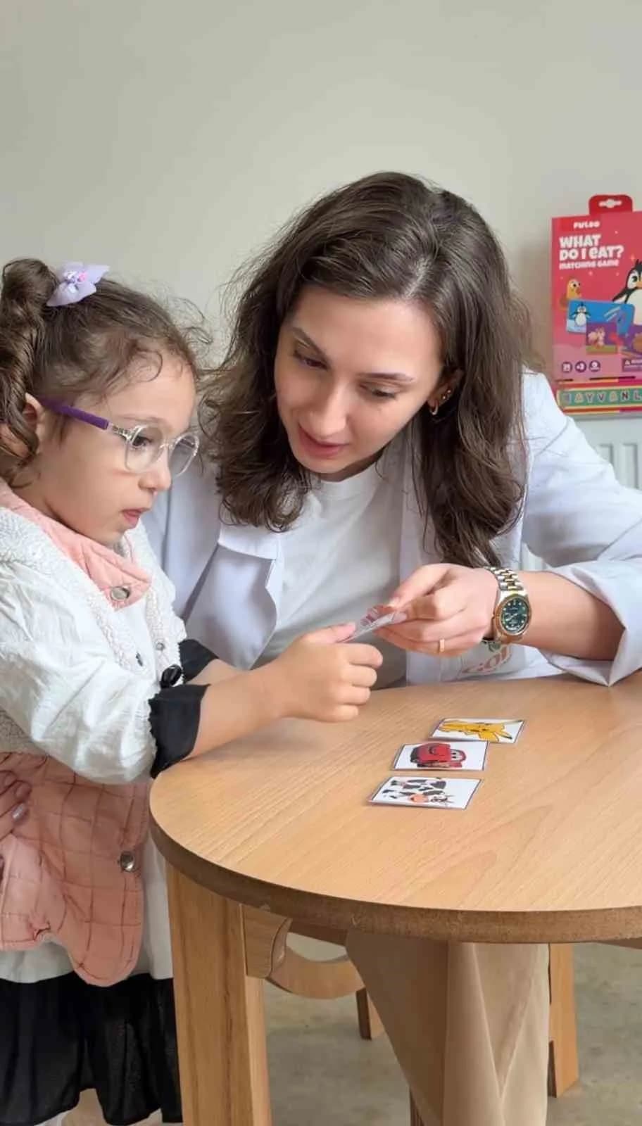 Babasının plastik borulardan yürüme bandı yaptığı Lina’ya Gonca kucak açtı