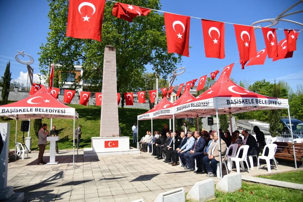 Başiskele'de Şehit Kaptan ve Ailesi Anıldı
