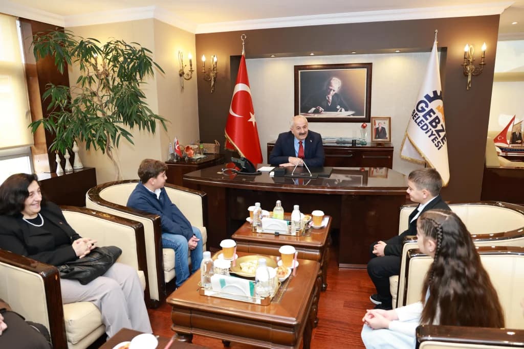 Başkan Büyükgöz koltuğunu öğrenciye devretti