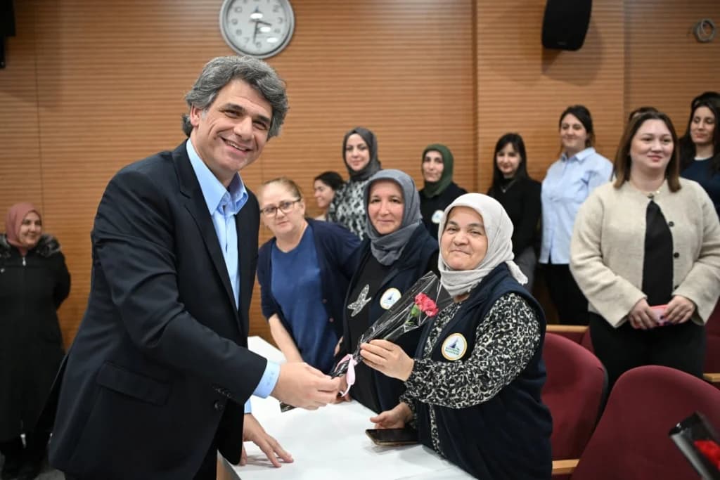 Başkan Kocaman'dan Kadın Çalışanlara Özel Kutlama