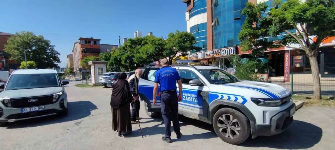 Belçika’dan gelen yaşlı çift yolunu kaybetti, zabıta yardıma koştu