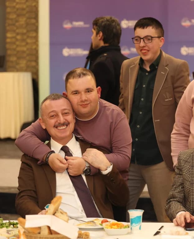Büyükakın'dan Bekirdereli Arif'e doğum günü sürprizi