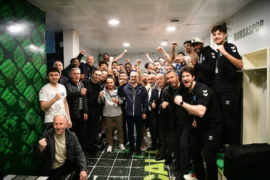 Çayırova Belediyesi Basketbol Takımı liderliği sürdürüyor!