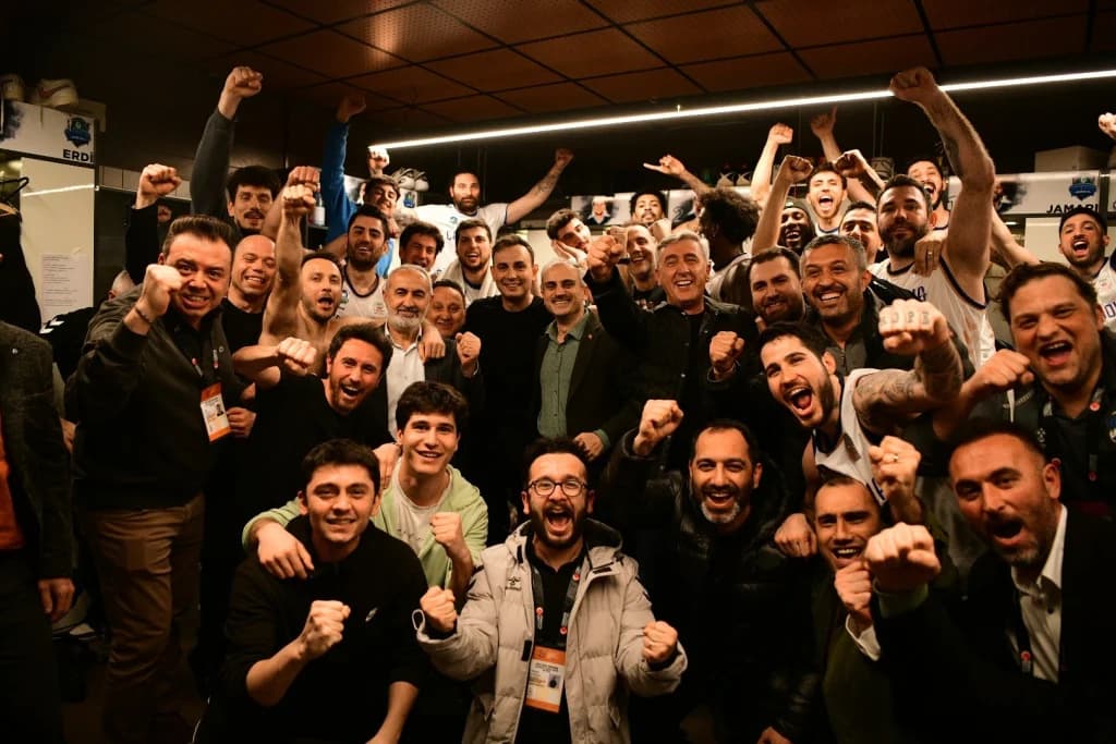 Çayırova Belediyesi son saniye basketiyle liderliği kaptı!