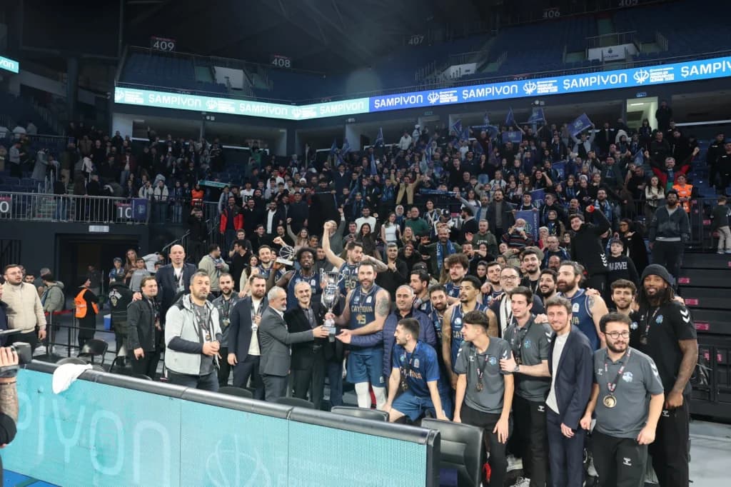 Çayırova Şampiyonluk Kupasına Kavuşuyor