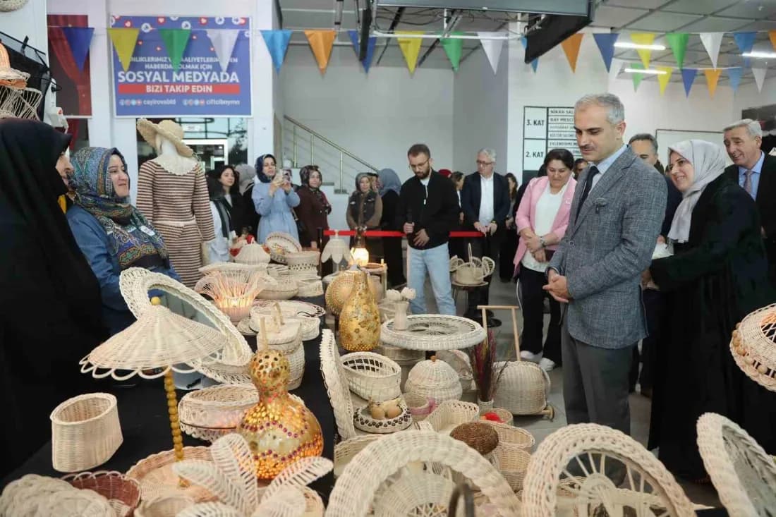 Çayırova’da el emeği göz nuru eserler görücüye çıktı
