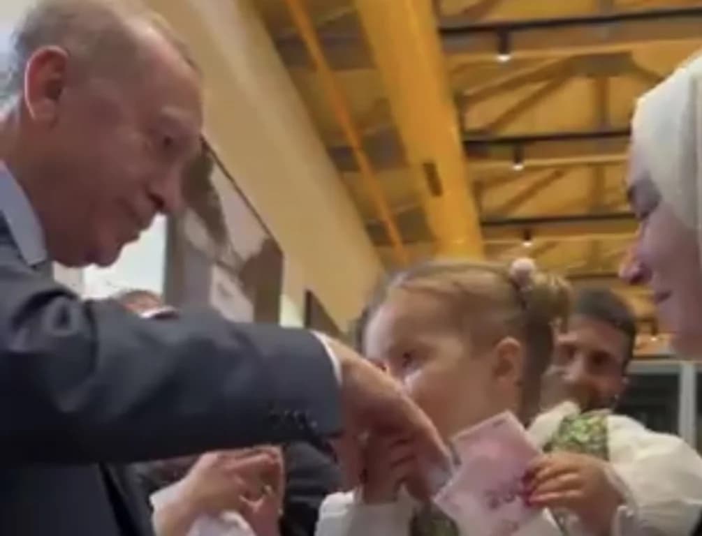 Cumhurbaşkanı Erdoğan'dan Bayram Harçlığı Jest