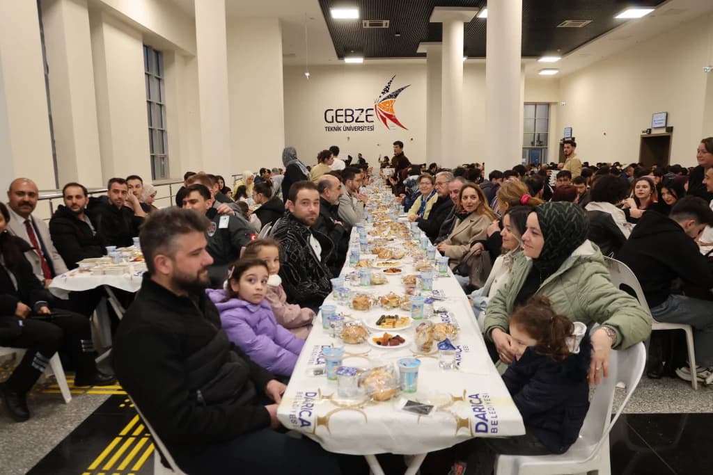 Darıca Belediyesi'nden GTÜ öğrencilerine iftar