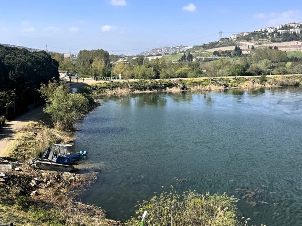 Gölkaypark'ta kapsamlı gölet temizliği