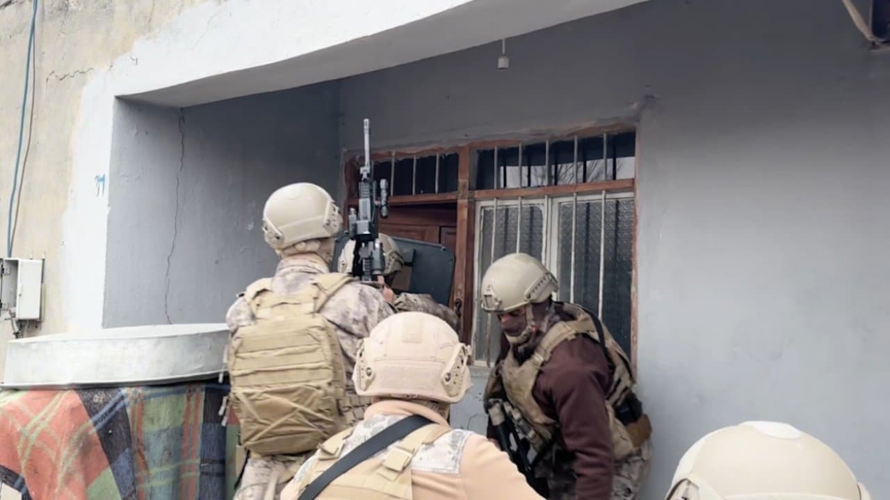 Kocaeli'de DEAŞ ve El Kaide Operasyonu: 37 Gözaltı!