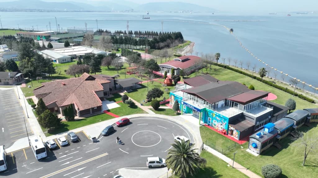 İzmit, Büyükşehir'le küllerinden doğdu