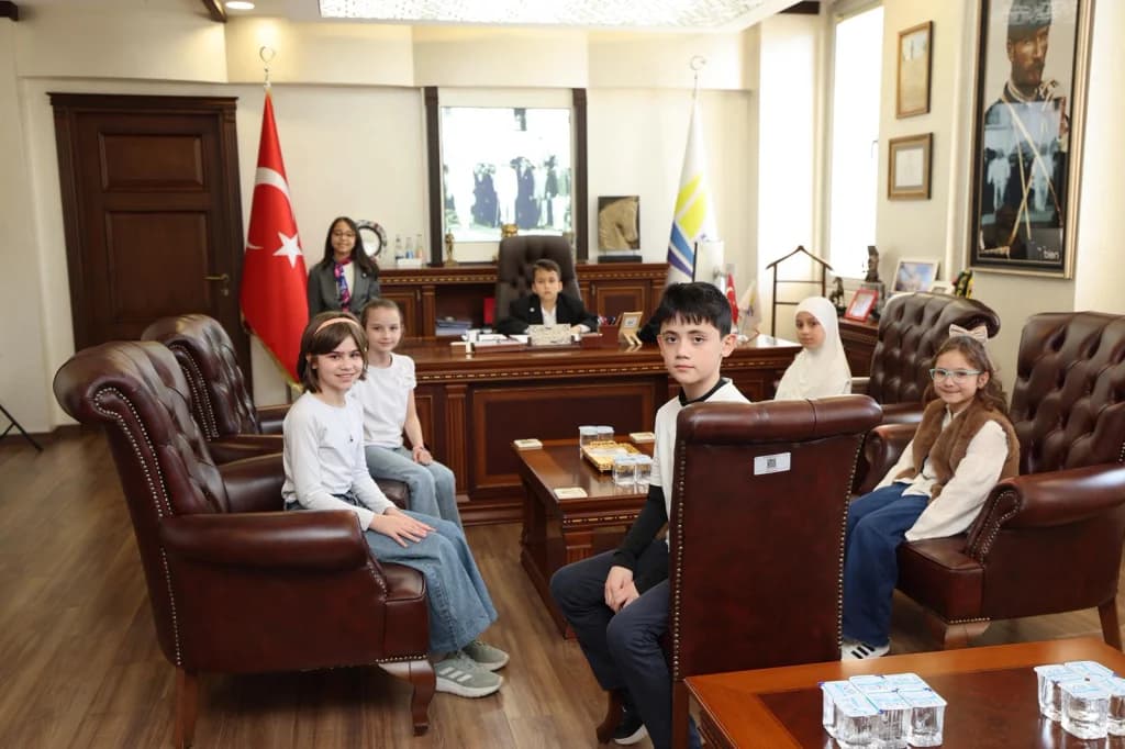 Karamürsel Belediyesi'nde Minik Eller Görev Başında