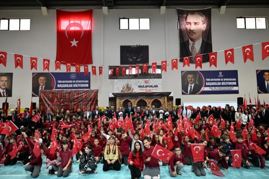 Kartepe'de 23 Nisan Coşkusu Öğrencilerle Taçlandı