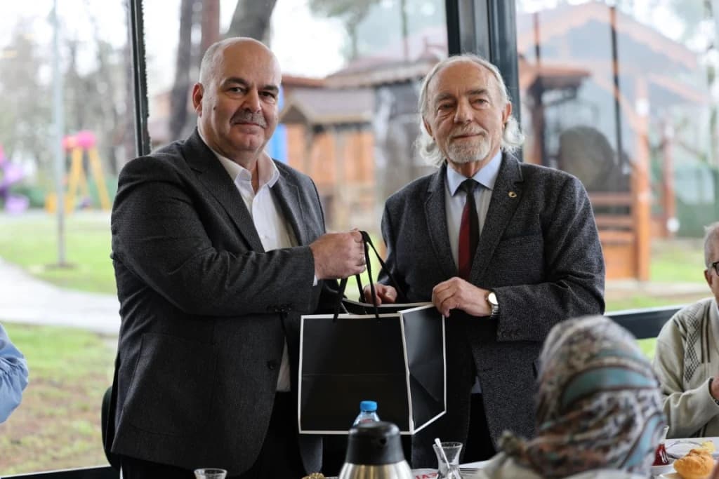Kartepe'de huzurevi sakinleri bir araya geldi