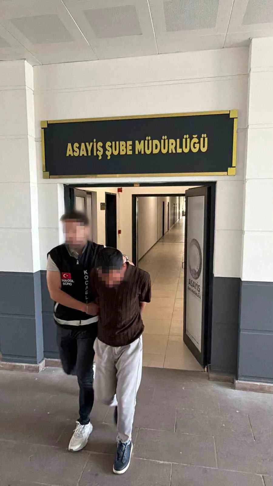 Kendini polis olarak tanıtıp vatandaşı dolandıran şüpheli otobüste yakalandı