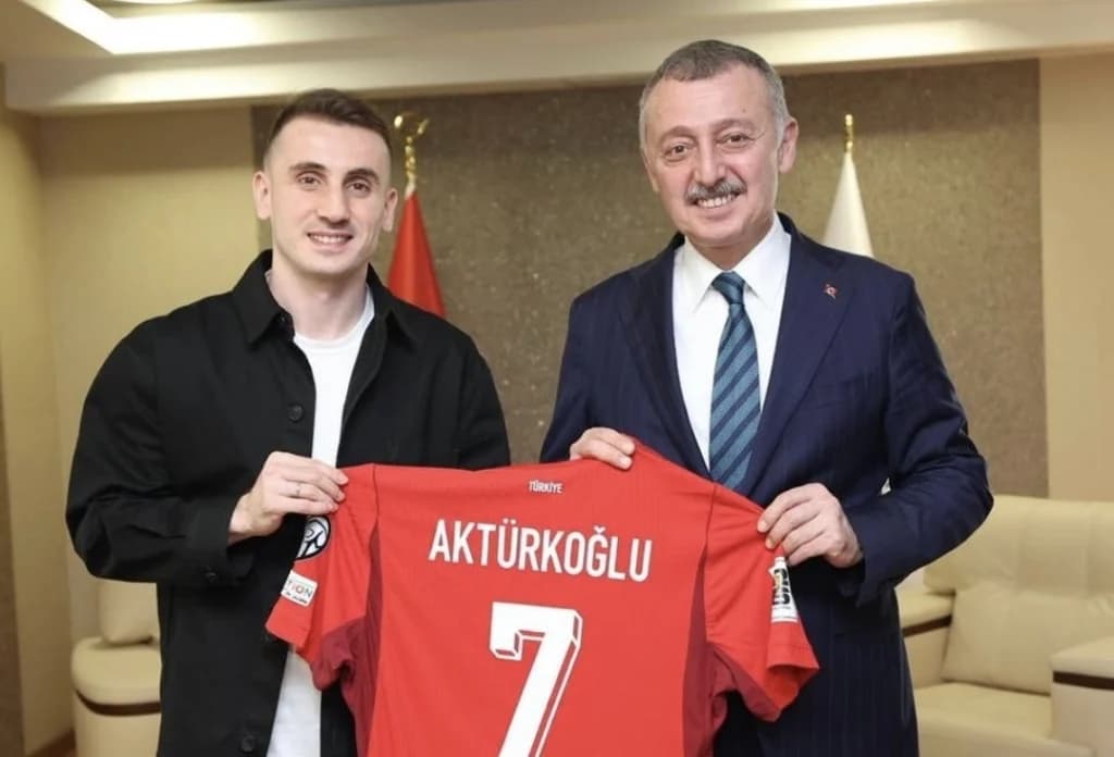 Kerem Aktürkoğlu'ndan Başkan Büyükakın'a Milli Forma