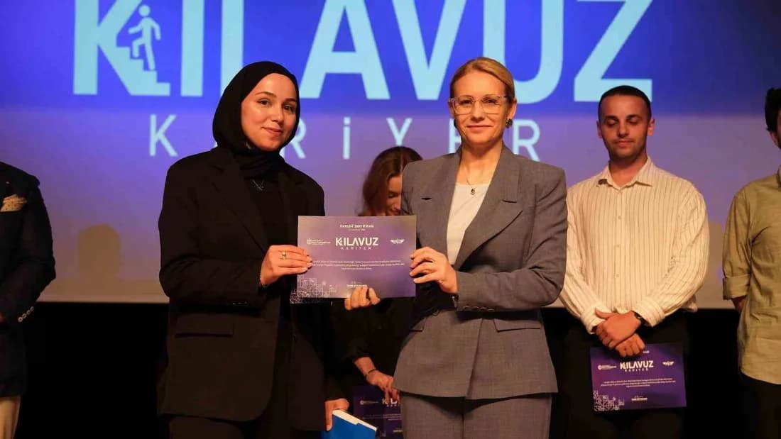 Kılavuz Kariyer’de 358 öğrenci sertifika aldı