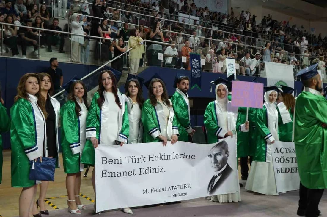 Kocaeli Sağlık ve Teknoloji Üniversitesi mezunlarını uğurladı