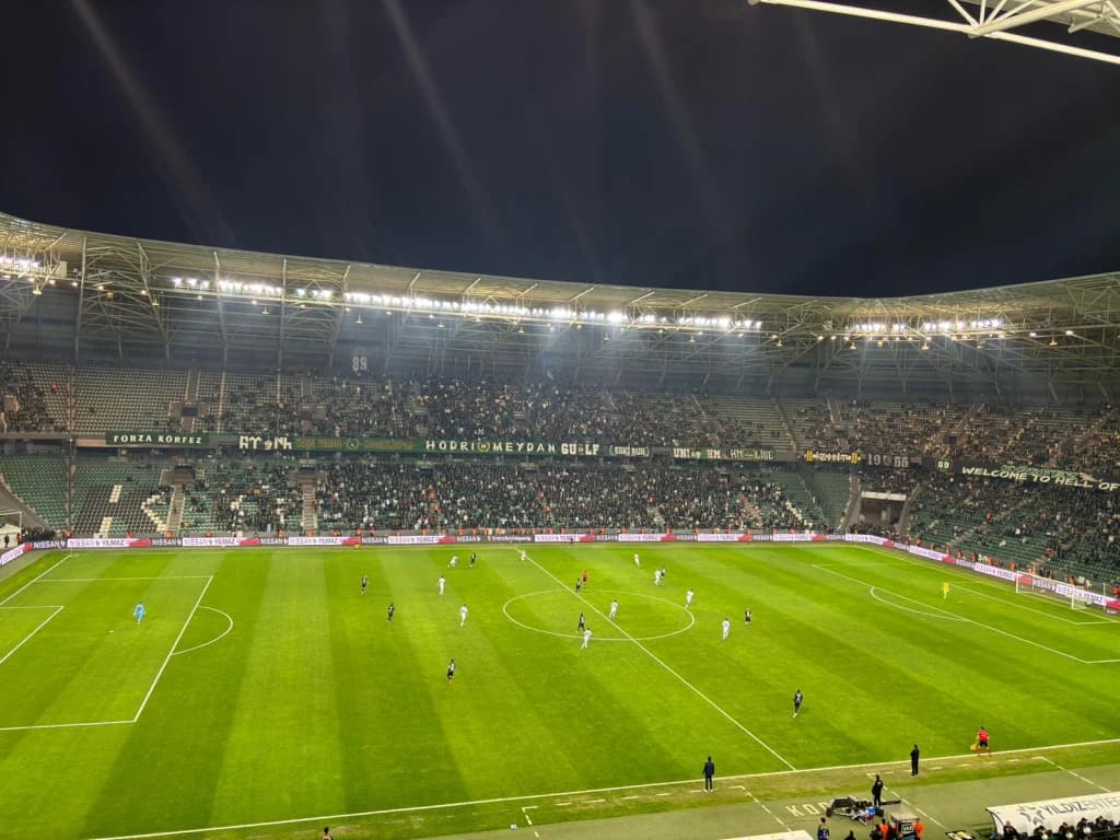 Kocaeli Stadı'nda tribünler boş kaldı