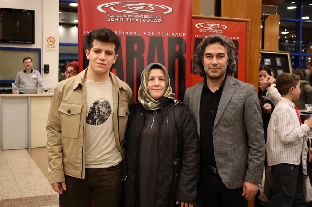 Kocaeli'de Dünya Tiyatro Günü'ne "Karar" Damgası