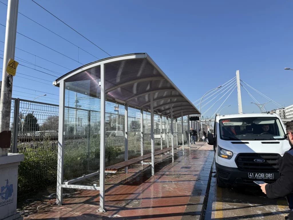 Kocaeli'de Duraklar Büyükşehir ile Pırıl Pırıl