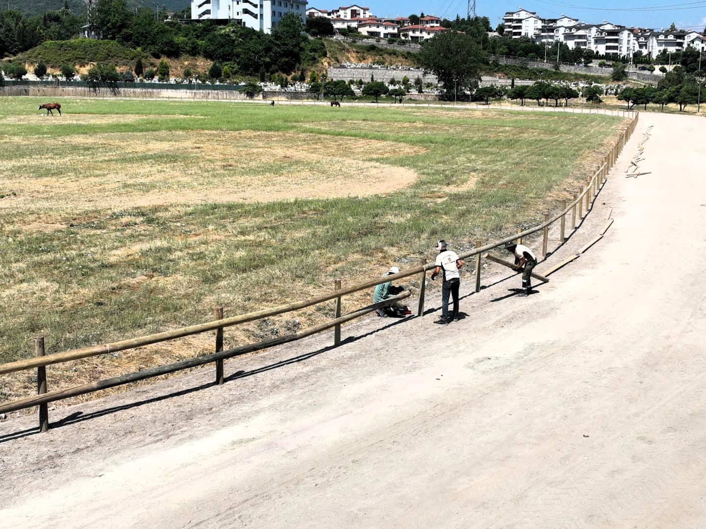 Kocaeli'de Gölcük Rahvan At Tesisi yarışlar öncesi bakıma alındı