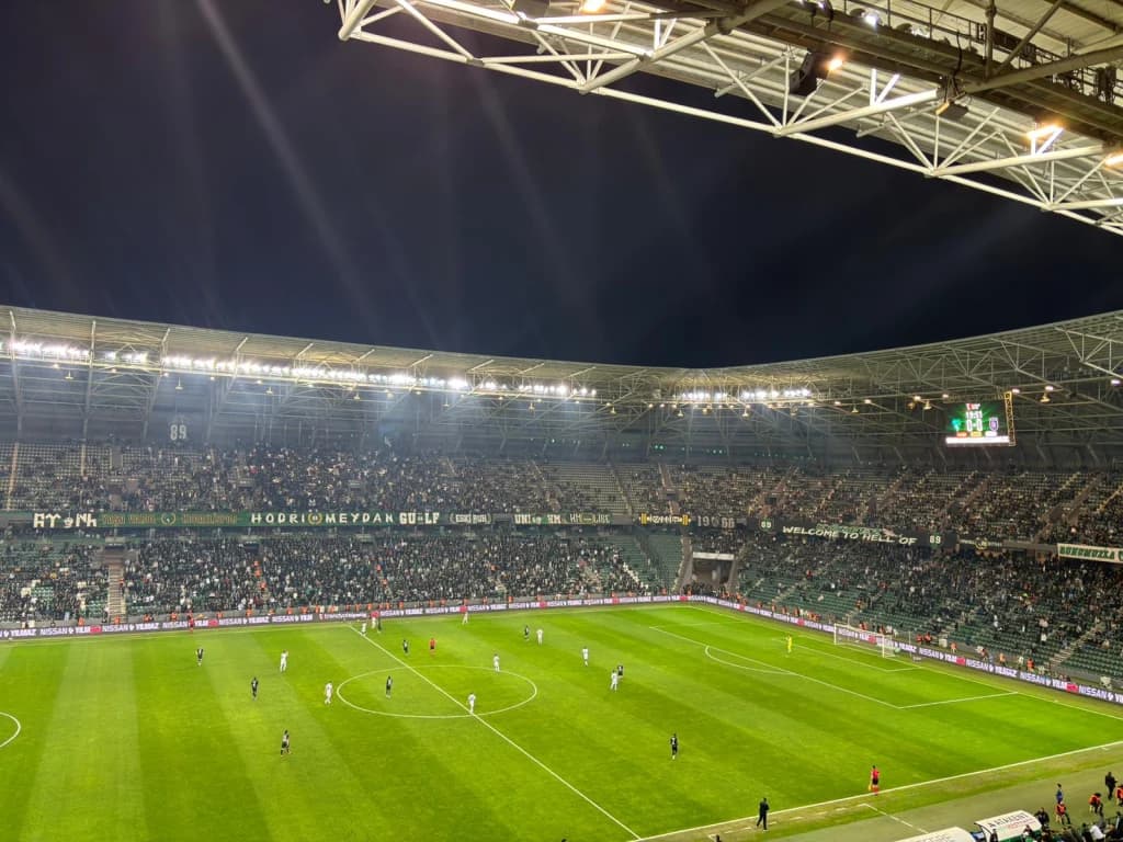 Kocaelispor-Başakşehir maçını 13 bin biletli seyirci izledi