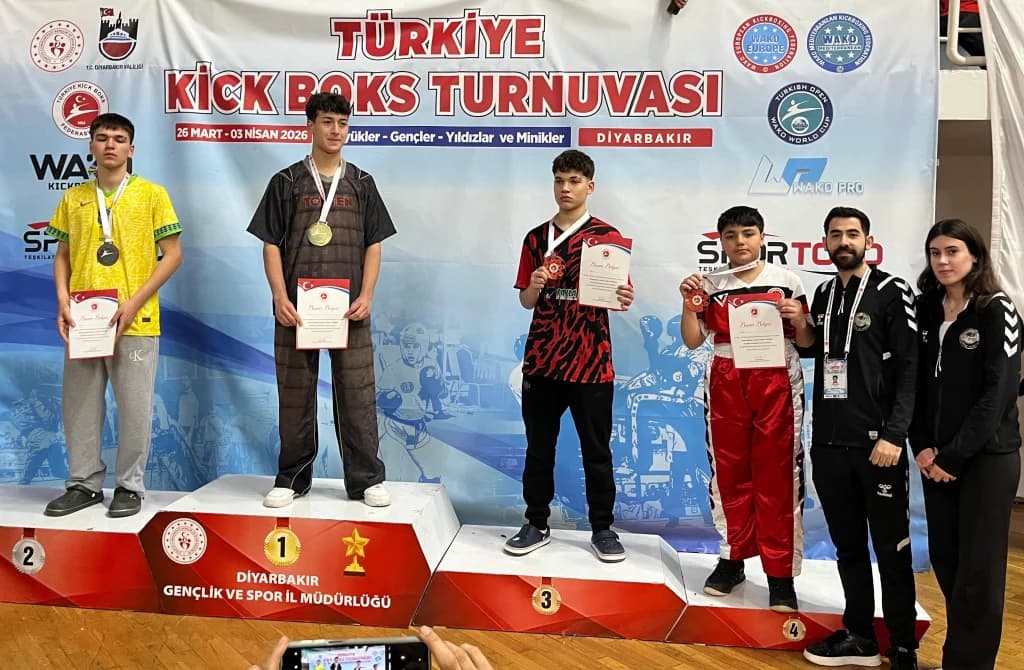 Körfez'in gururu: Rafet ve Poyraz'dan kick boksta Türkiye 3'üncülüğü!