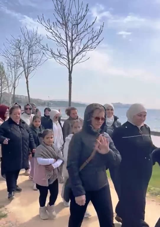 Körfezli Annelerden Sahilde Sağlıklı Yaşam Yürüyüşü