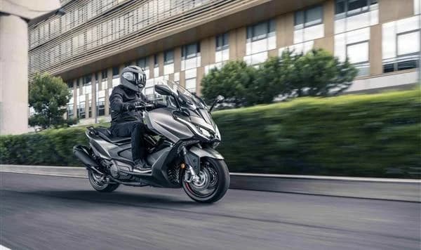 AVM'de motosiklet terörü: Sürücüye ceza yağdı!