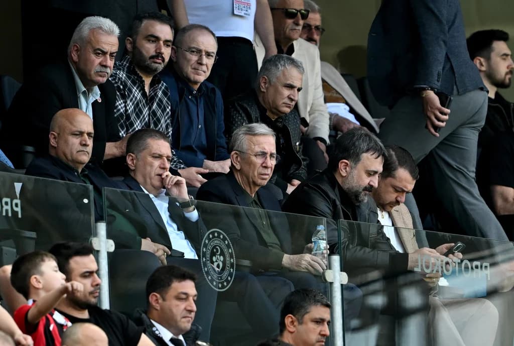 Mansur Yavaş'tan Gençlerbirliği'ne Tribün Desteği