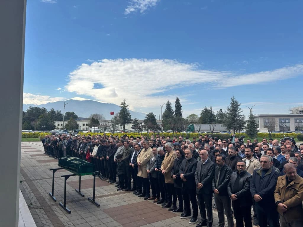 Milli Görüş Camiası Adnan Dursun'a Veda Etti