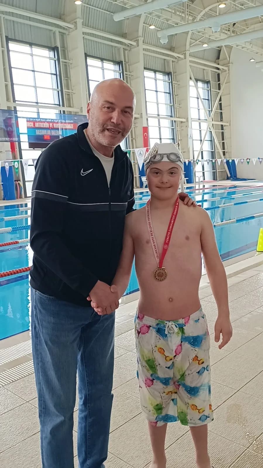 Özel sporcu Seyit Taha Kileci yüzmede Kocaeli şampiyonu oldu