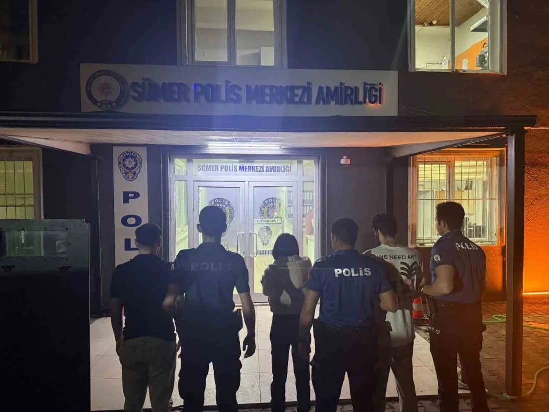 Sakarya’dan Kocaeli’ye gelen araçta uyuşturucu ele geçirildi: 3 gözaltı