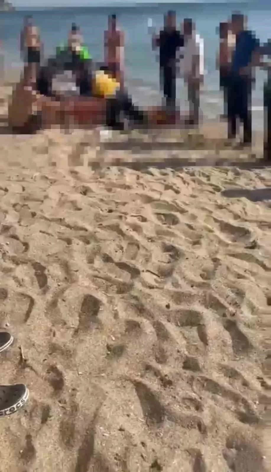 Serinlemek için girdiği denizde boğuldu, kardeşi hastaneye kaldırıldı