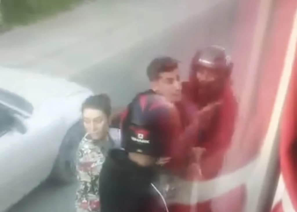 Servis Şoförüne Saldırı Kamerada: 'Yeter Ulan!'