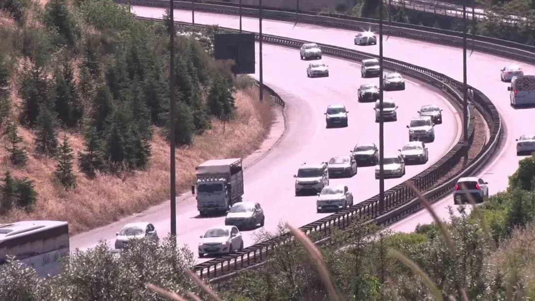 Tatilcilerin dönüşü Kocaeli geçişini hareketlendirdi