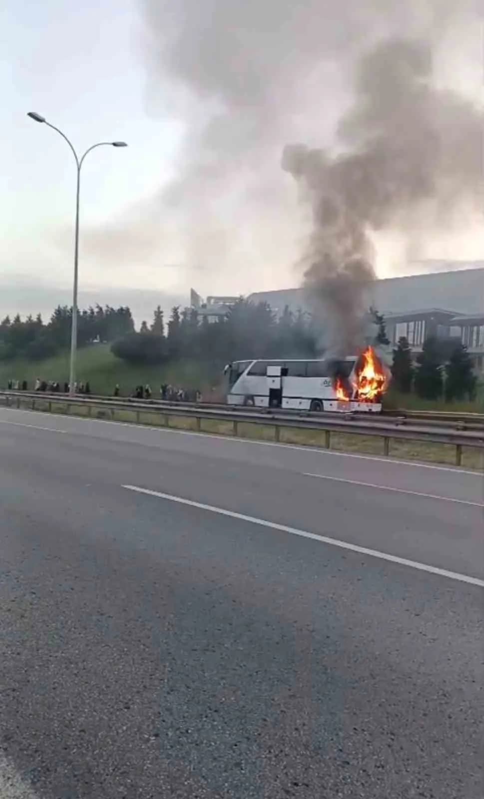 TEM’de yolcu otobüsü alev alev yandı