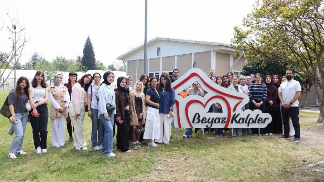 Üniversiteliler sahada sosyal hizmet eğitimi aldı