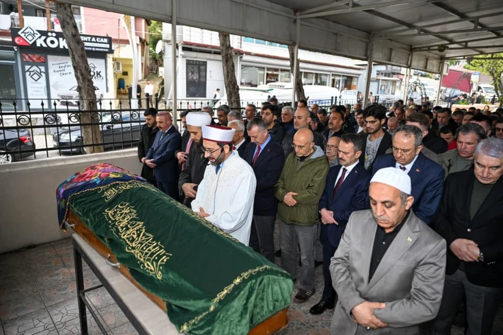 Vali Aktaş, şehit annesi Fatma İnceoğlu'nu uğurladı