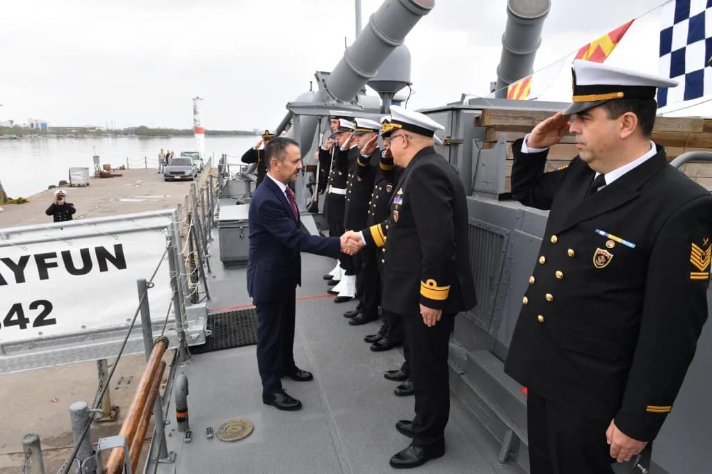 Vali Aktaş'tan TCG Tayfun Hücumbotu'na Bayram Ziyareti
